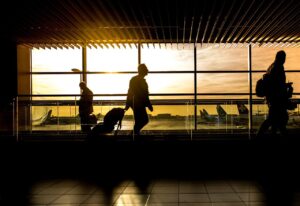 نقص الموظفين يجبر مطار جاتويك على إلغاء وتحويل الرحلات لمطارات أخرى