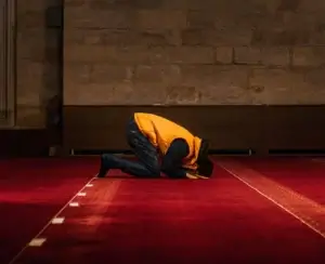 حمزة يوسف يحذر من تصاعد خطير في الإسلاموفوبيا ببريطانيا وأمريكا