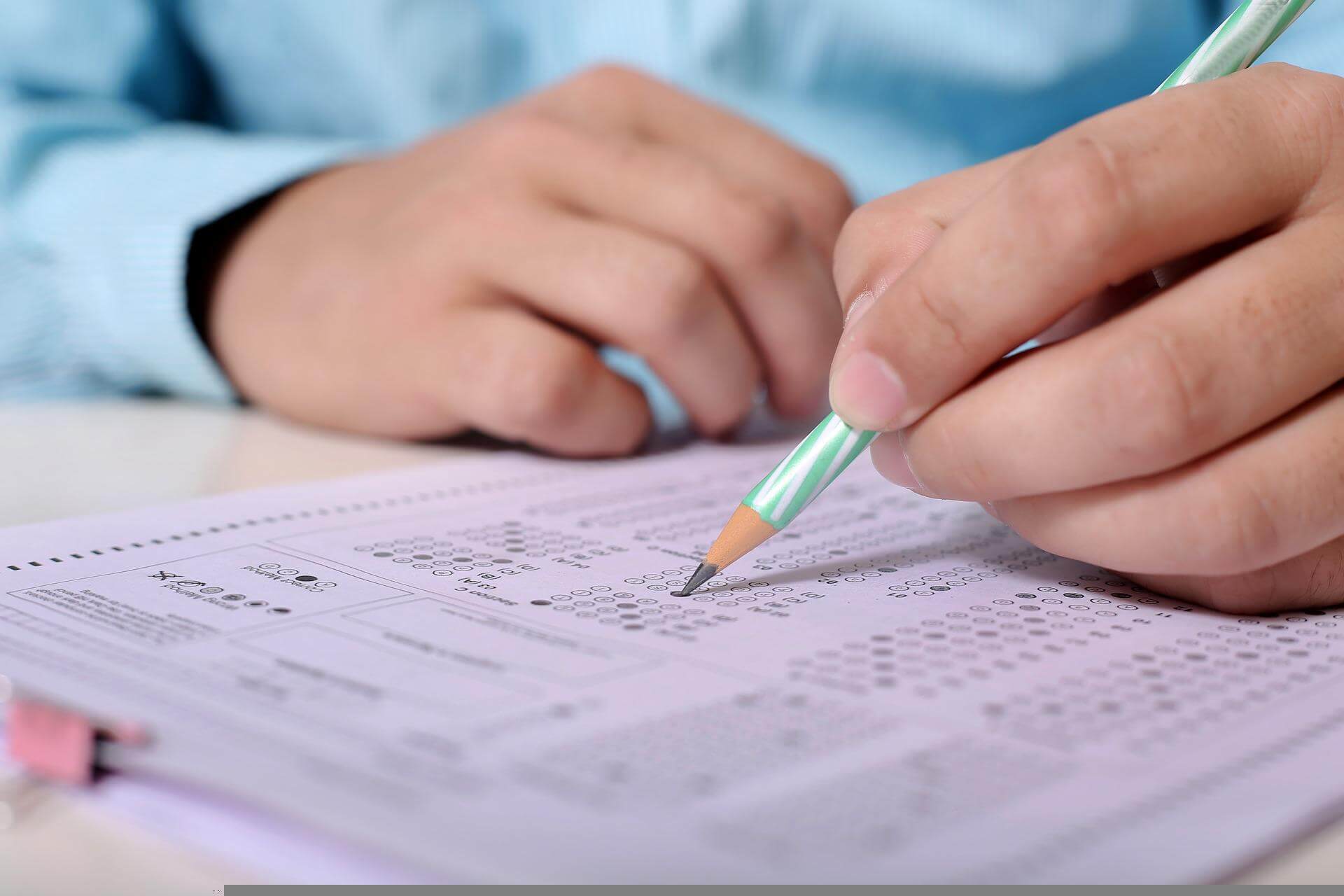مخاوف بشأن موثوقية تصحيح امتحان اللغة الإنجليزية في المرحلة الثانوية البريطانية