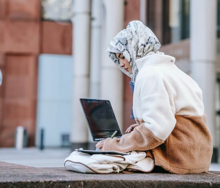 تصاعد الإسلاموفوبيا في لندن.. ومطالبات عاجلة لصادق خان باتخاذ موقف حاسم