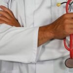 6 حالات تمكنك من الحصول على وصفات طبية مجانية من هيئة الصحة NHS
