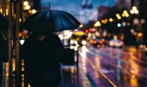 الأرصاد البريطانية تحذر: أمطار غزيرة وعاصفة وشيكة هذا الأسبوع
