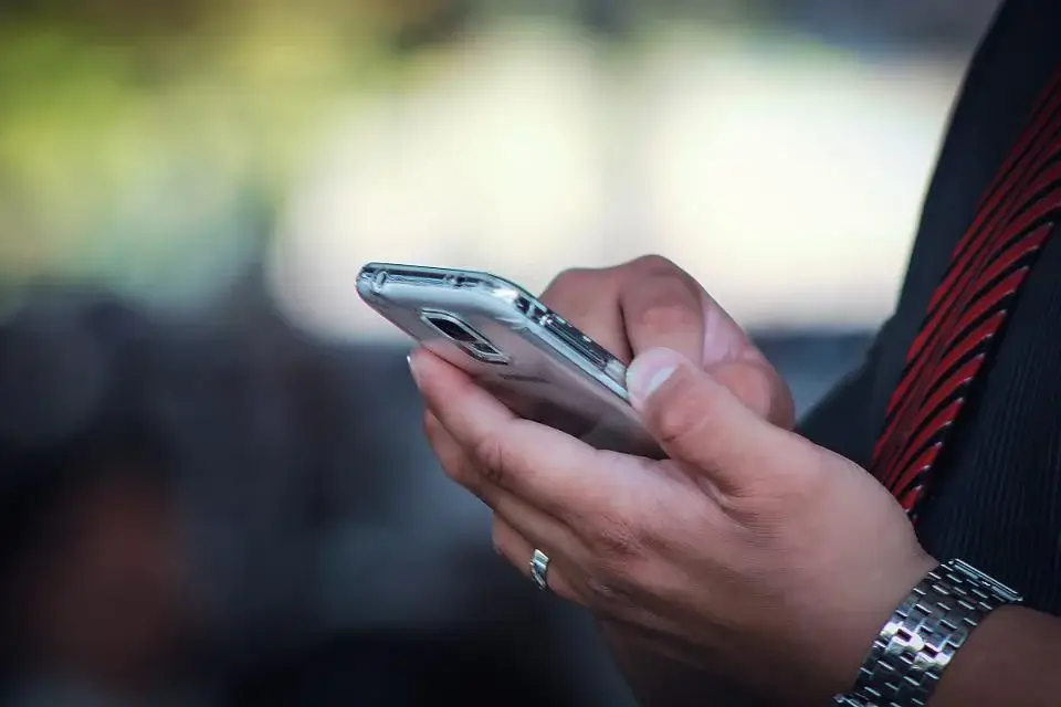 الشرطة تضبط شبكة إجرامية متهمة بتصدير هواتف مسروقة إلى الخارج