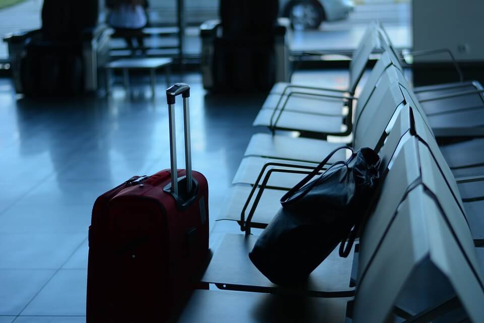 الاشتباه بحقيبة في مطار جلاسكو 