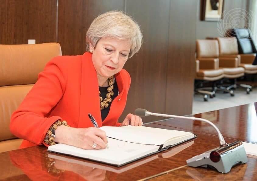 ما احتمال عودة تيريزا ماي لقيادة بريطانيا 