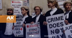 المحامون الجنائيون في بريطانيا ينهون الإضراب بعد عرض الحكومة زيادة الأجور
