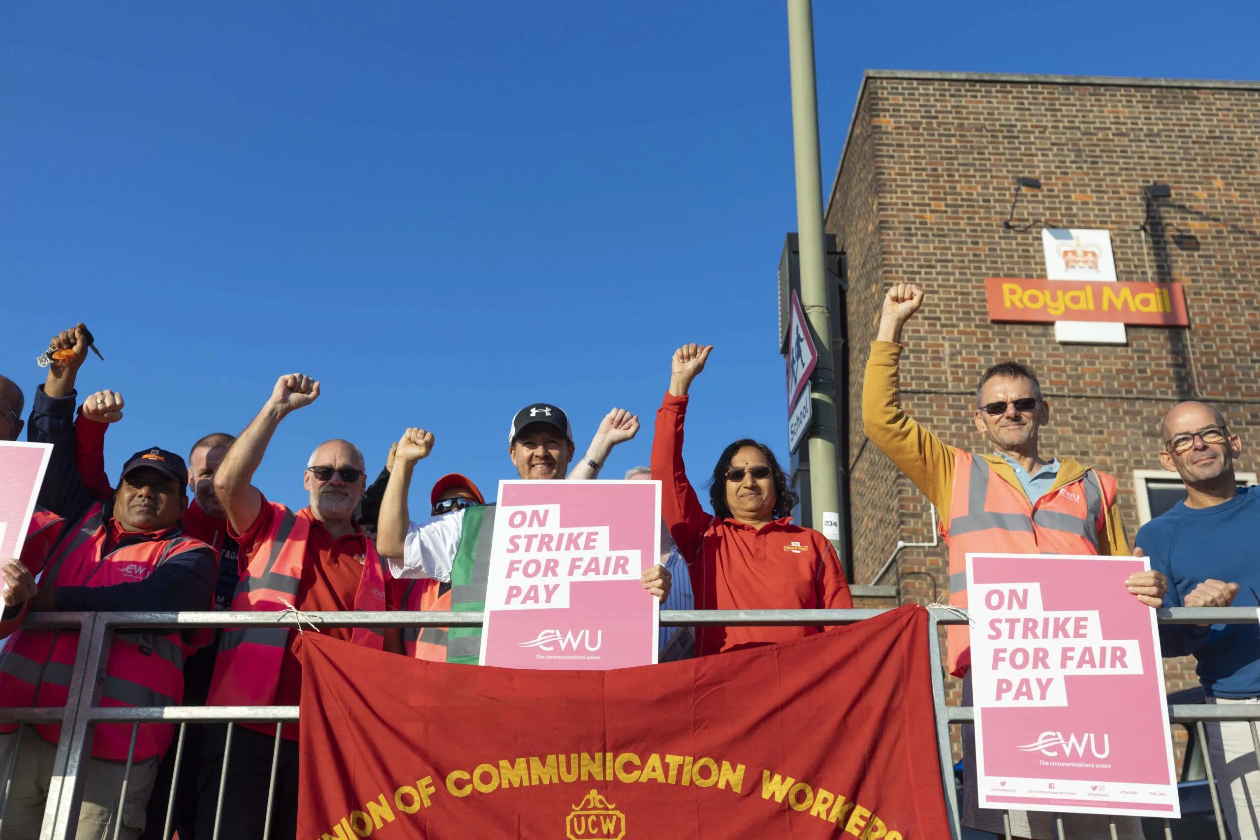 أكبر النقابات العمالية في بريطانيا تستعد لإضراب شامل