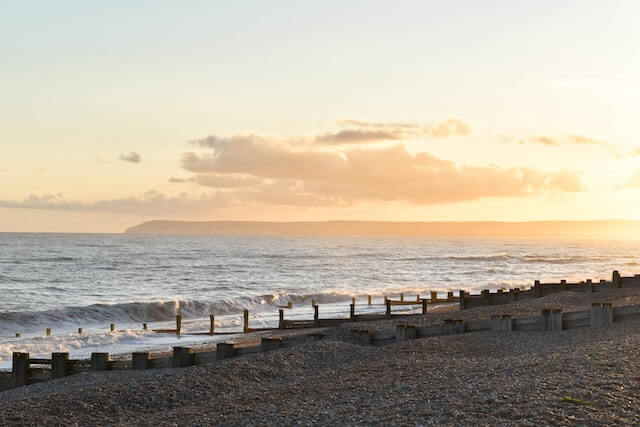 إغلاق عدد من الشواطئ في إنجلترا بعد تسرب مياه الصرف الصحي إليها