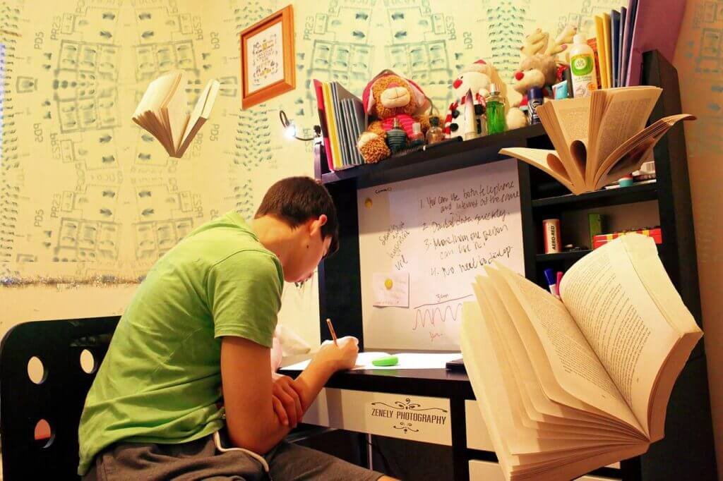 Studying-g7a318fe17 1280