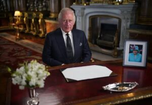الملك تشارلز يلقي خطابه الأول بعد وفاة الملكة