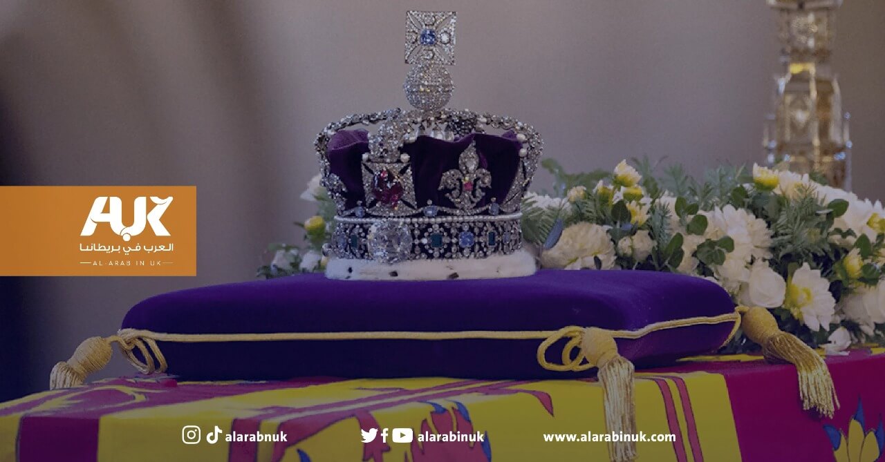 ما قصة التاج الملكي الذي وضع على تابوت الملكة إليزابيث؟ 

