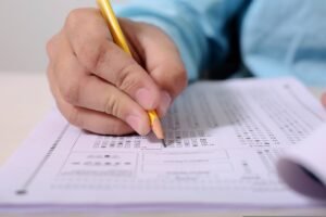 تقرير: الداخلية البريطانية تتقاضى رسومًا "غير قانونية" على تأشيرات الطلاب والعمال