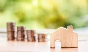 خفض أسعار الفائدة في بريطانيا: كيف سيؤثر على الرهون العقارية ومدخرات الأسر؟