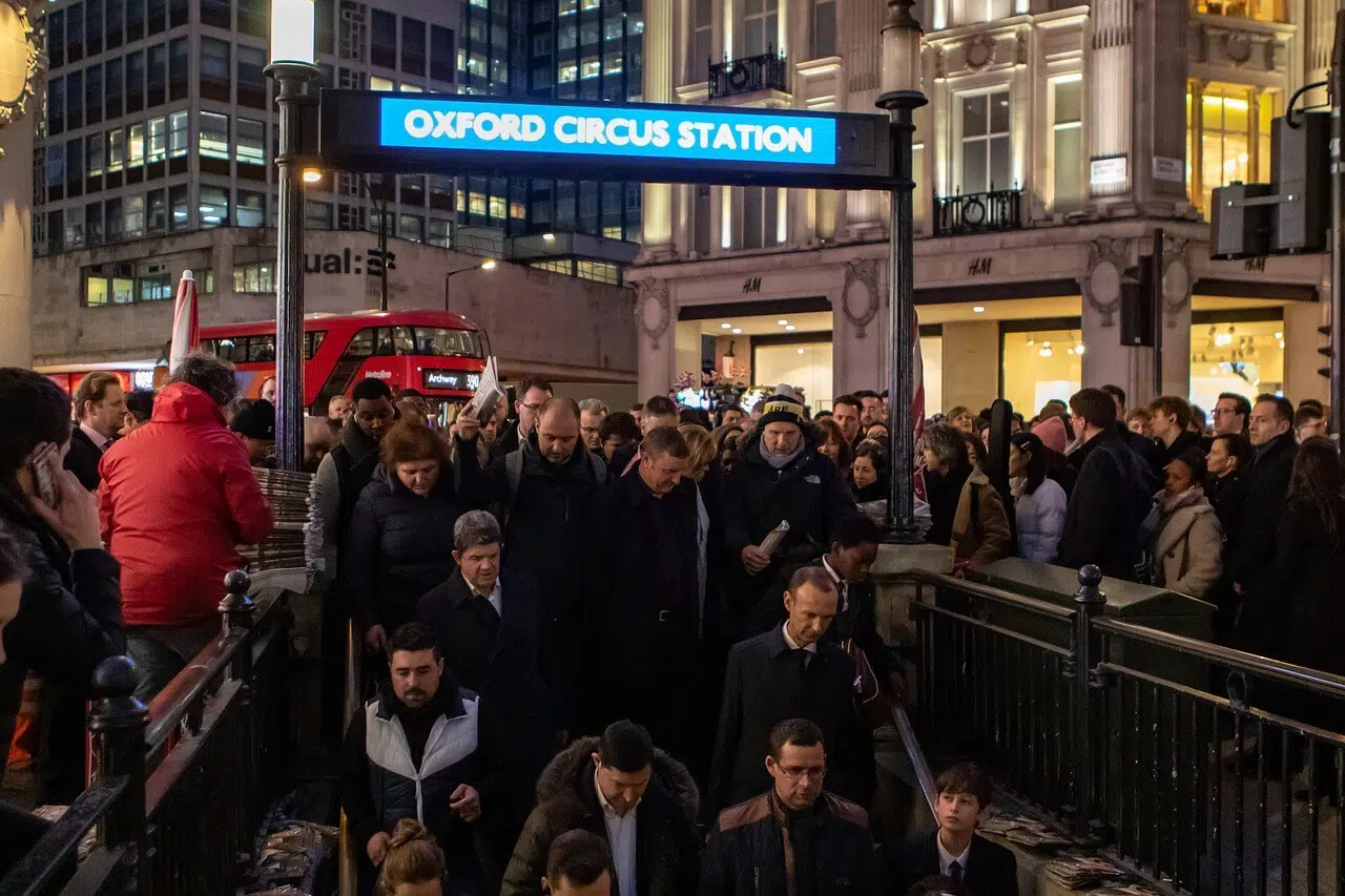 Oxford-circus-street-tube-g07c330b58 1280