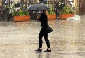 طقس بريطانيا: توقعات بهطول أمطار الأسبوع المقبل رغم الأجواء الدافئة