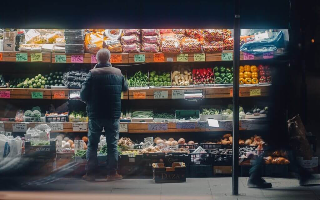 سوبر ماركت شهير في بريطانيا يغلق جميع فروعه لمدة ثلاثة أيام