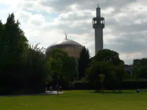 مسجد لندن المركزي يحيي الملك تشارلز الثالث