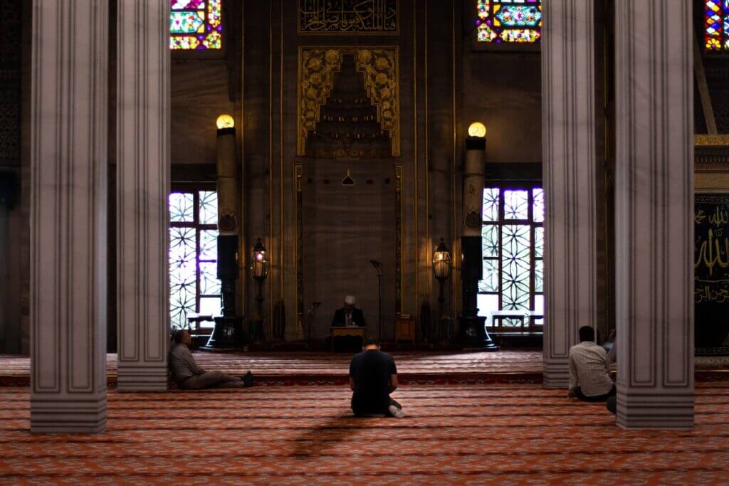 مساجد بلاكبيرن تستعد لرفع الأذان في أول أيام عيد الفطر