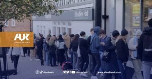 طلبة جامعة بريطانية اضطروا للوقوف في طوابير طوال الليل لتأمين السكن