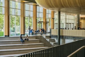 الجامعات البريطانية تطلب دعمًا ماليًا مع بدء استقبال الطلاب الجدد لعام 2025/2024