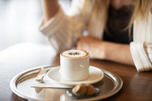أغلى فنجان قهوة في بريطانيا سعره يناهز 265 باوند!