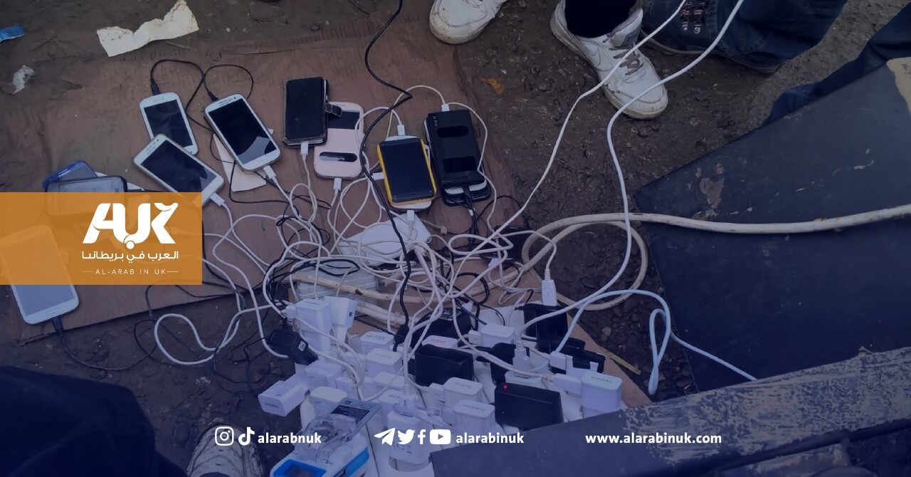 1300 لاجئ في بريطانيا قد يحظون بتعويض عن مصادرة هواتفهم النقالة
