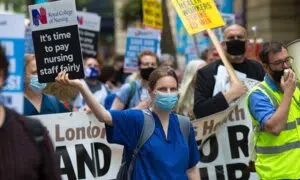إضراب الكوادر الصحية في بريطانيا