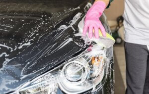 معظم العاملين في مغاسل السيارات في بريطانيا يتعرضون للاستغلال "دراسة"