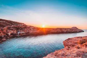 أبرز الوجهات التي يمكن السفر إليها مباشرة من مطار كارديف