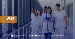 الحكومة البريطانية تطالب الجامعات بخفض أعداد طلبة الطب