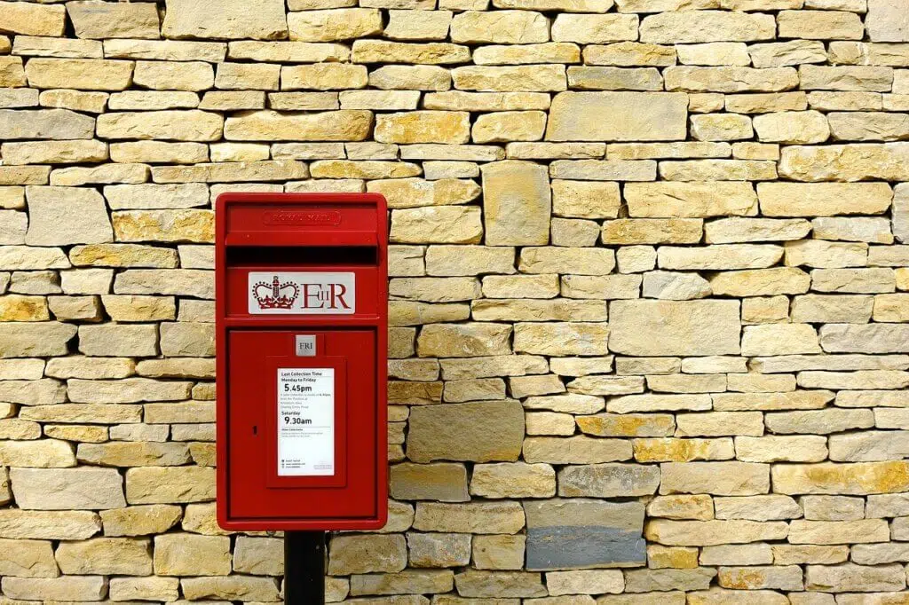  البريد في بريطانيا 
