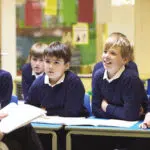 كل ما تحتاج معرفته عن المدارس الابتدائية لطفلك في بريطانيا لعام 2025/2024