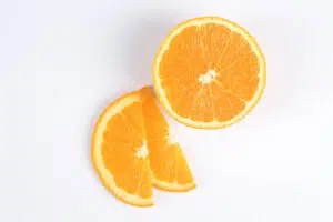 تناول البرتقال قد يقلل من أضرار أشعة الشمس