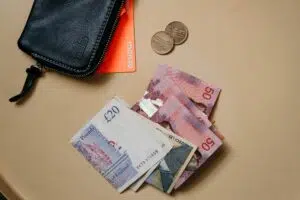 ملايين الباوندات ضحية هجمات قراصنة إلكترونيين