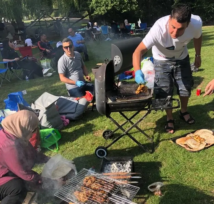 حفلات شواء عائلية عربية في لندن احتفالًا بعيد الأضحى
