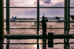 كيف يمكنك الحصول على حقوقك من شركات الطيران إذا أُجلت رحلتك أو أُلغيت؟