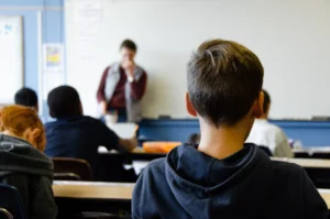 كيف تختار المدرسة المناسبة لطفلك في بريطانيا؟