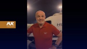 طبيب بريطاني يقود سيارة إسعاف إلى المغرب