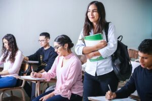 كيف تكشف الجامعات البريطانية الغش الأكاديمي بالذكاء الاصطناعي؟