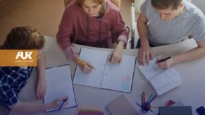 طلاب A-level في إنجلترا يتخلون عن مواد العلوم الإنسانية والفنون (دراسة)