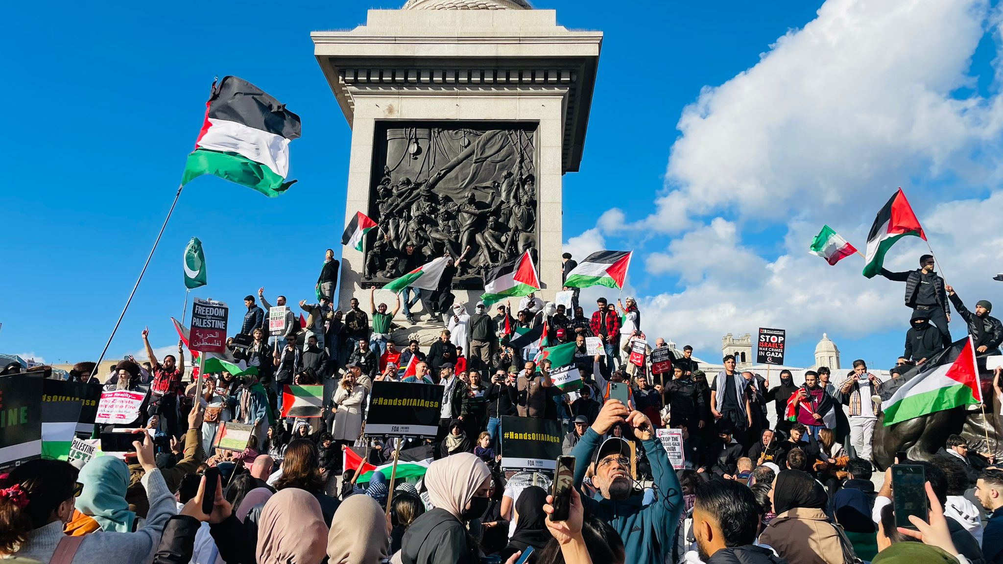 شوارع لندن تمتلئ بالمتظاهرين المؤيدين لفلسطين 