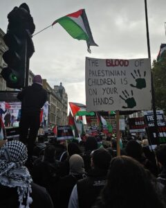 مئات الآلاف يتضامنون مع فلسطين في لندن ومختلف مدن بريطانيا