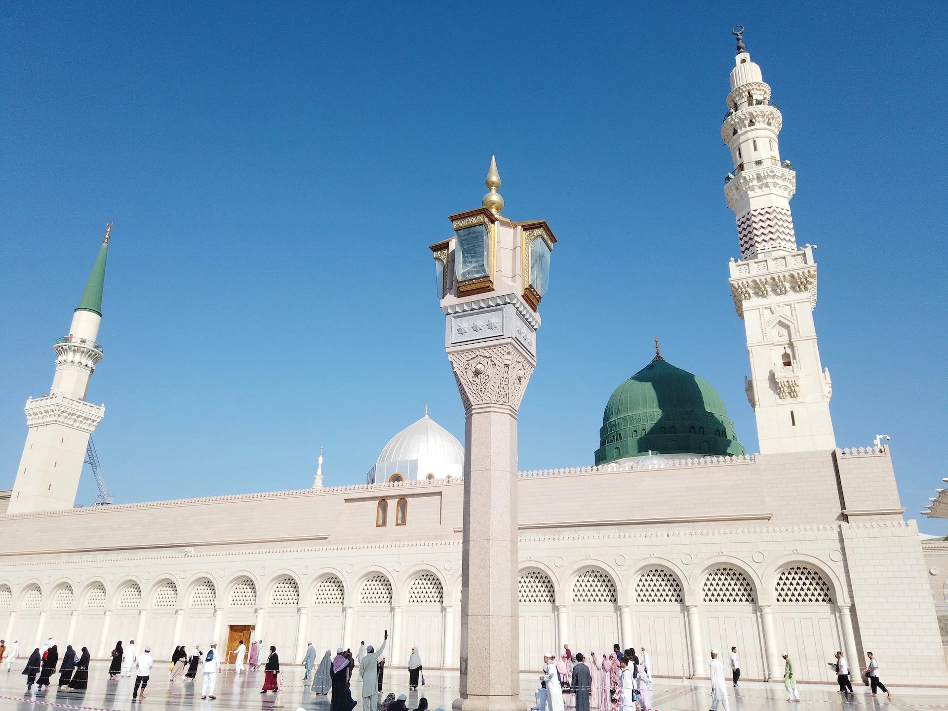 Guide to Umrah from the UK in 2023 Costs, Visa, and Essential Information