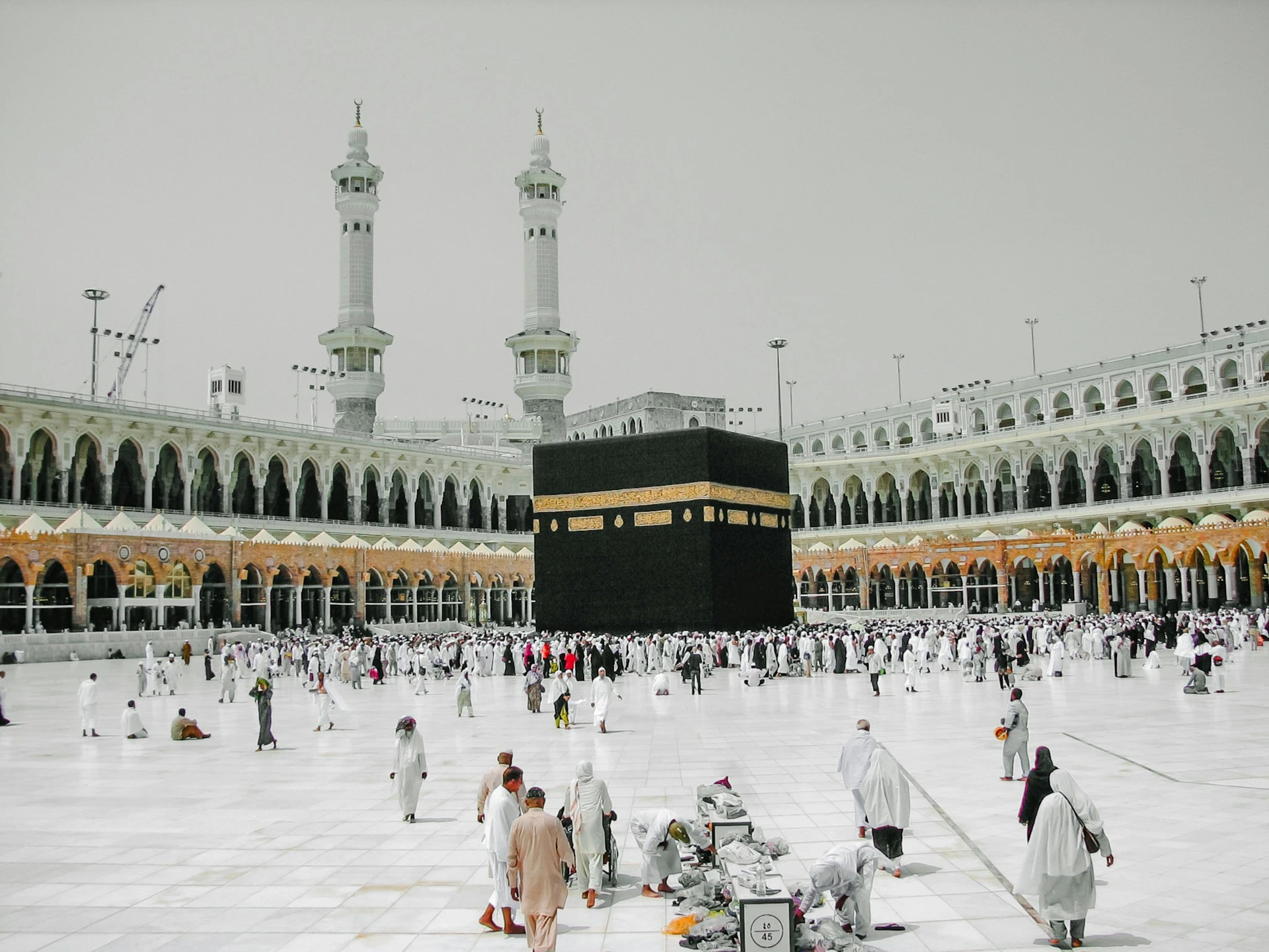 Guide to Umrah from the UK in 2023 Costs, Visa, and Essential Information