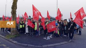 إضراب موظفي المدارس يسبّب اضطرابات في إيرلندا الشمالية