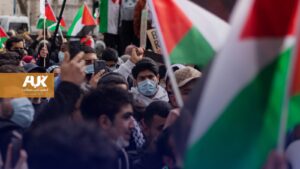 مناصري فلسطين يشاركون في العد التنازلي للعام الجديد على طريقتهم