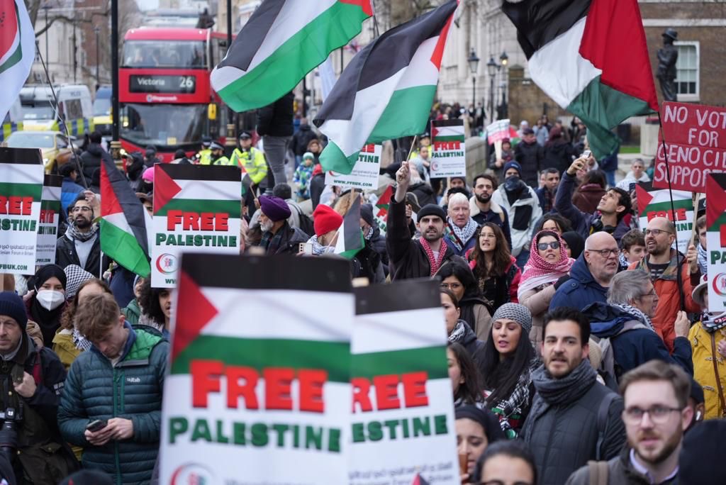 Thousands calling for ceasefire in Gaza in front of British government 