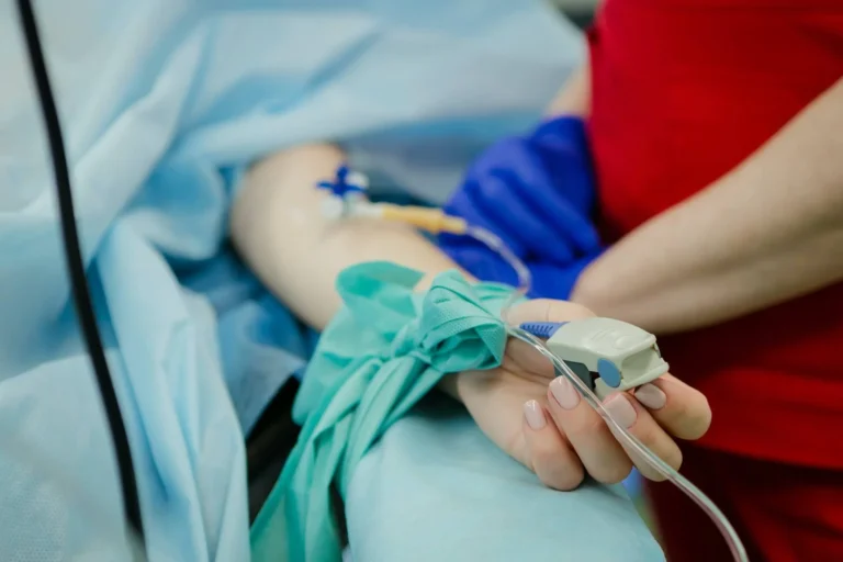 أزمة في القطاع الصحي NHS: عشرات الآلاف من مرضى السرطان بلا علاج كافٍ