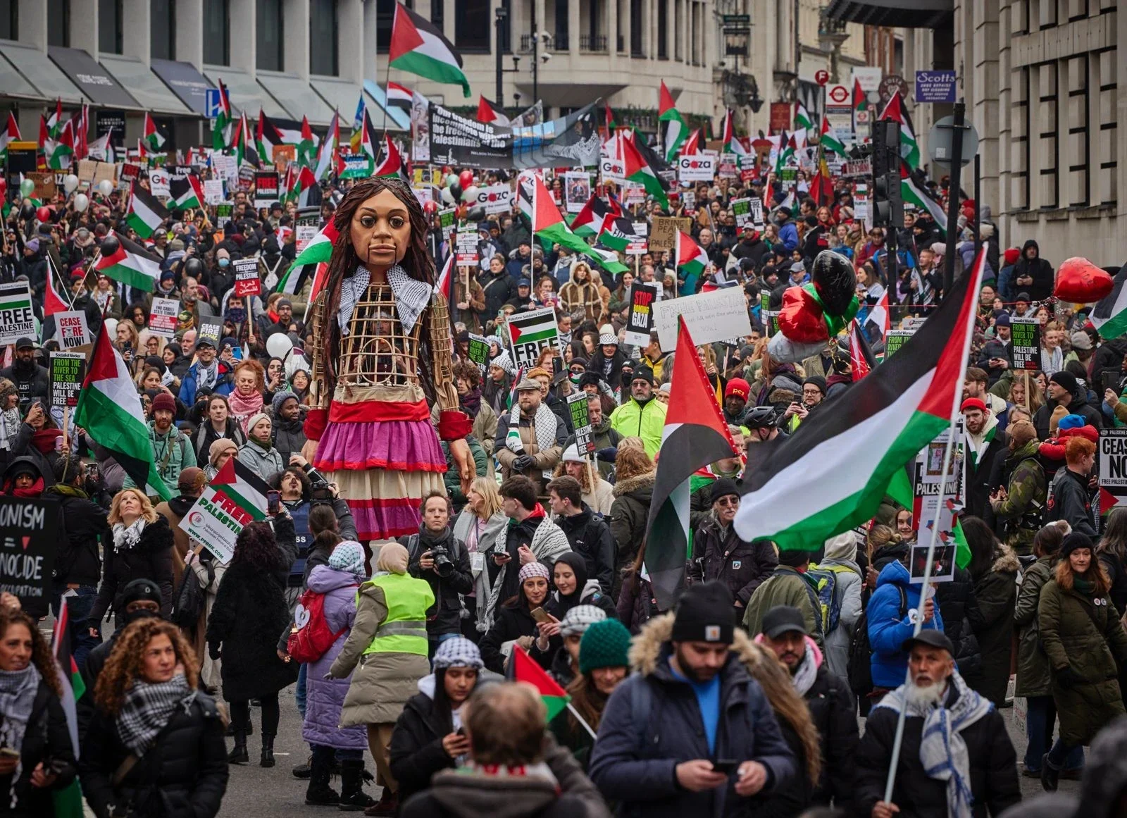 نصف مليون في لندن يشاركون في يوم التضامن العالمي مع غزة