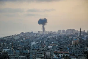 عثمان مقبل: غزة تحت تهديد المجاعة ما لم نبدأ بإنزال المساعدات جوًا لغزة